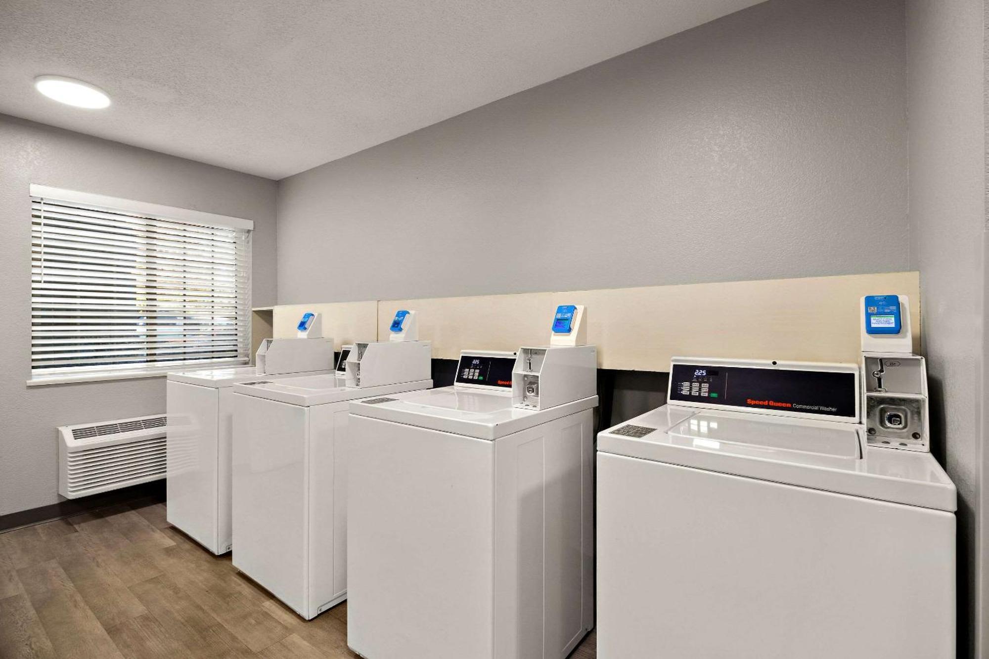 Mainstay Suites Salt Lake City Fort Union Мидвейл Экстерьер фото