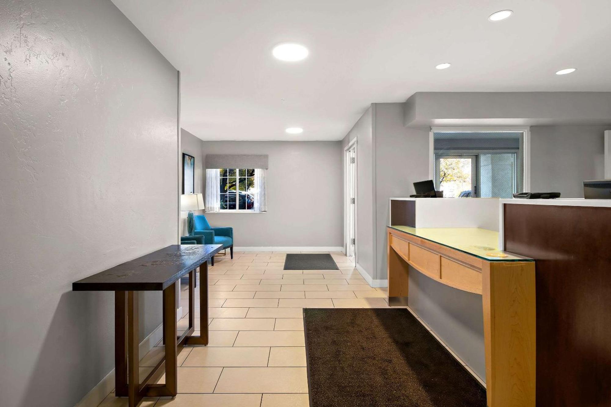 Mainstay Suites Salt Lake City Fort Union Мидвейл Экстерьер фото