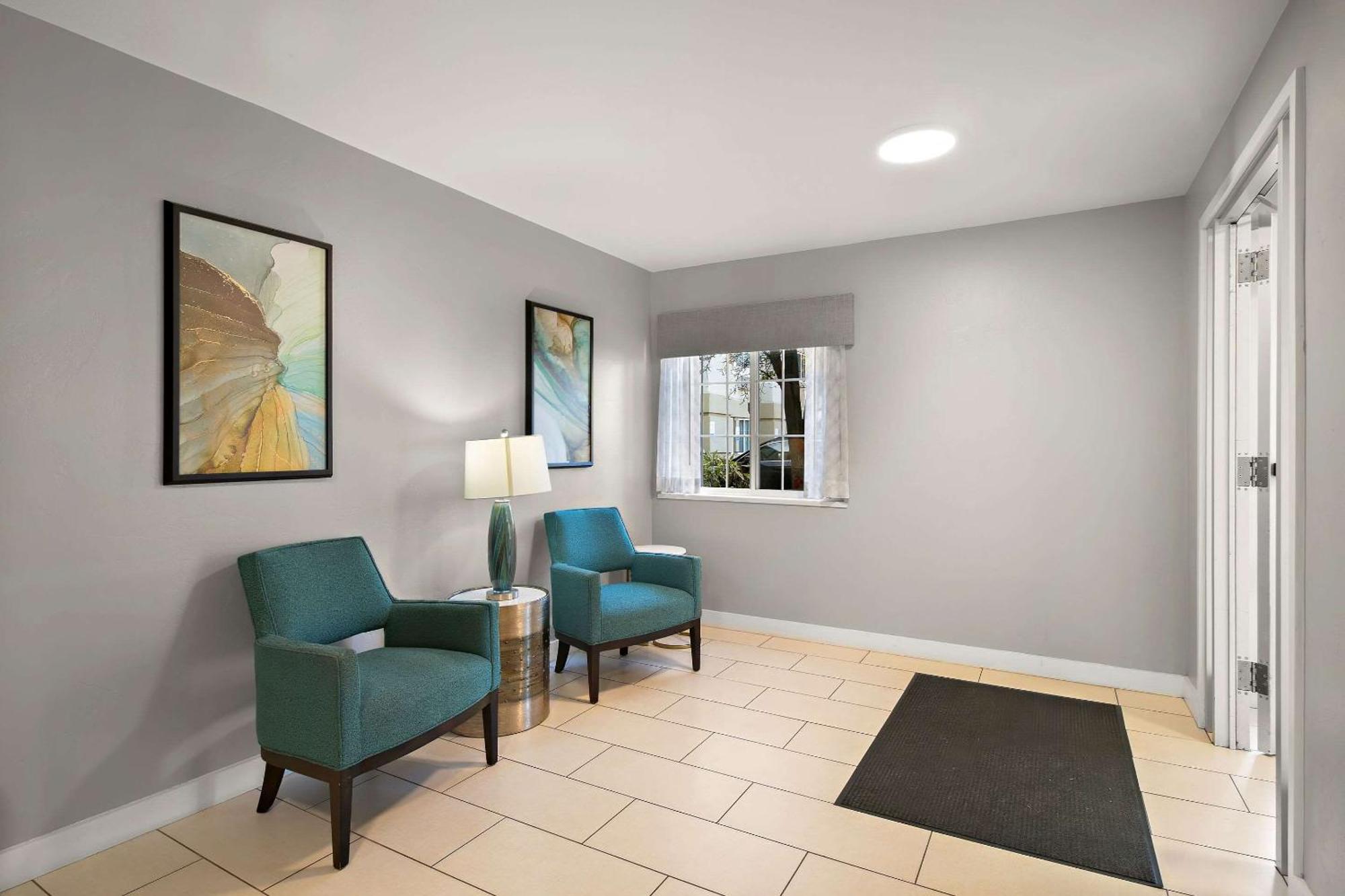Mainstay Suites Salt Lake City Fort Union Мидвейл Экстерьер фото